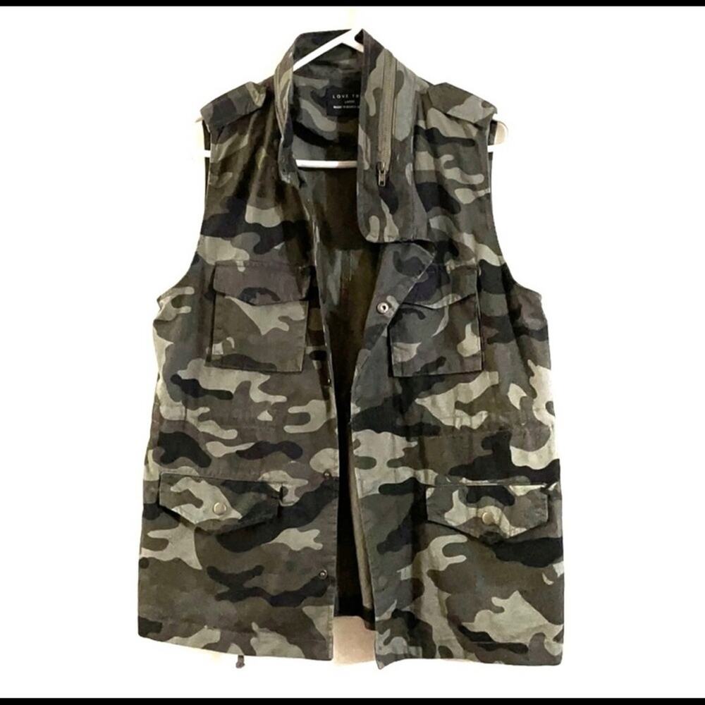 Love Tree Camouflage Vest